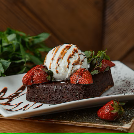 Chocoladebrownie met vanille-ijs