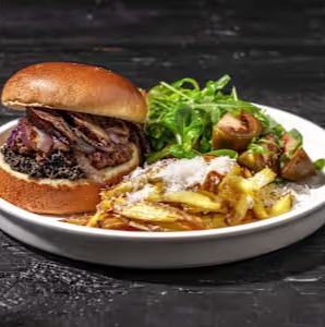 Rundvleesburger met frietjes